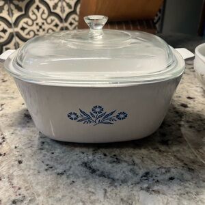 Corningware cornflower blue 2 1/2 qt with lid